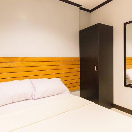 Mahogany Tourist Inn บาโคลอด ภายนอก รูปภาพ