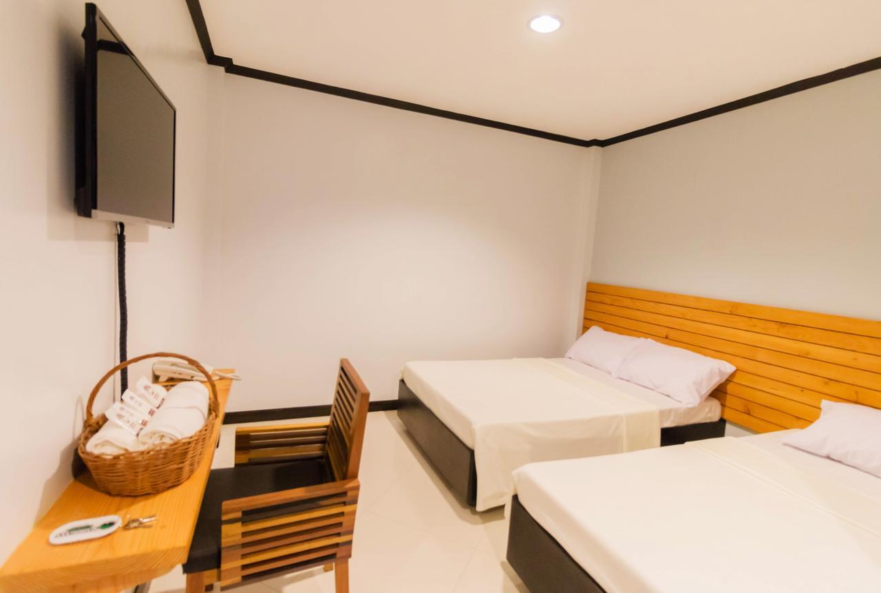 Mahogany Tourist Inn บาโคลอด ภายนอก รูปภาพ