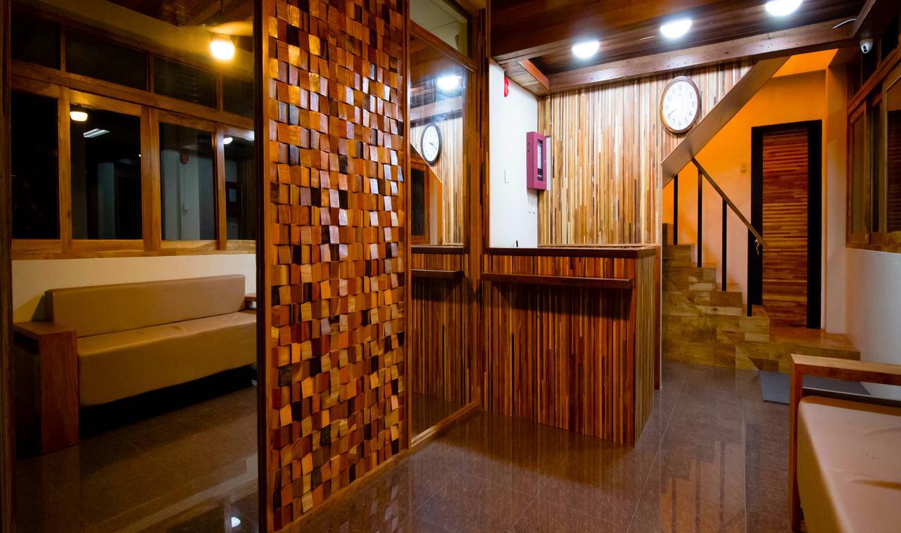 Mahogany Tourist Inn บาโคลอด ภายนอก รูปภาพ