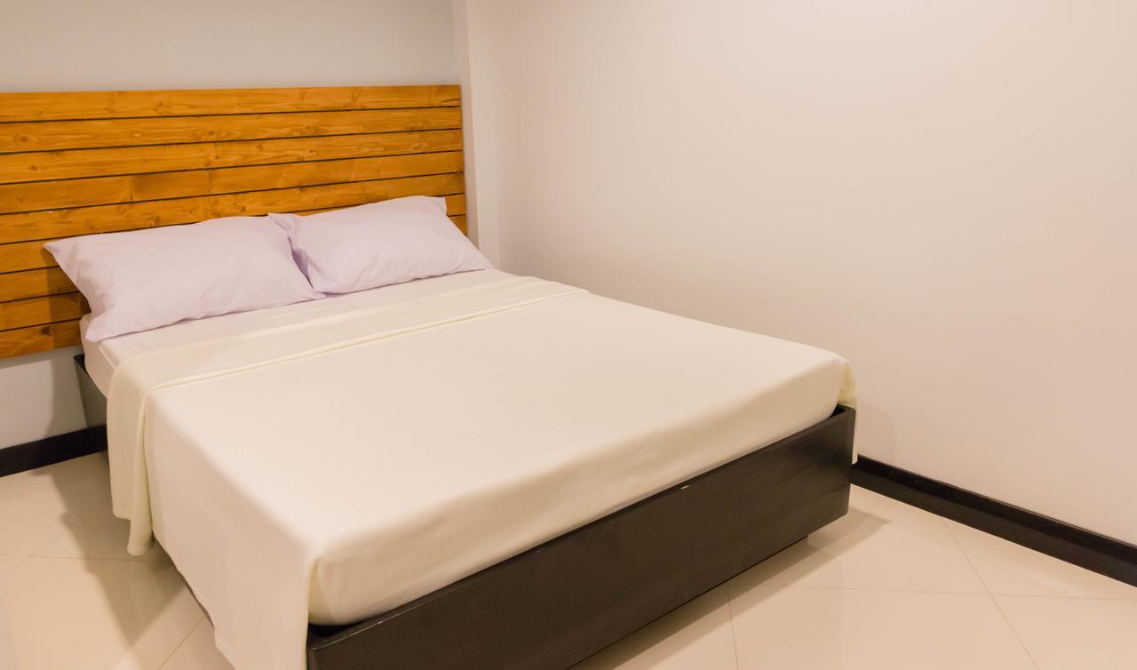 Mahogany Tourist Inn บาโคลอด ภายนอก รูปภาพ