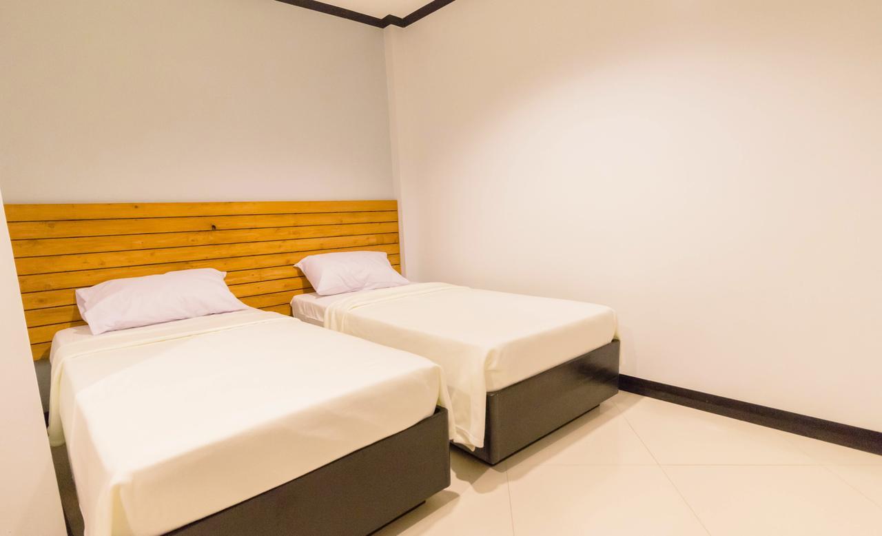 Mahogany Tourist Inn บาโคลอด ภายนอก รูปภาพ