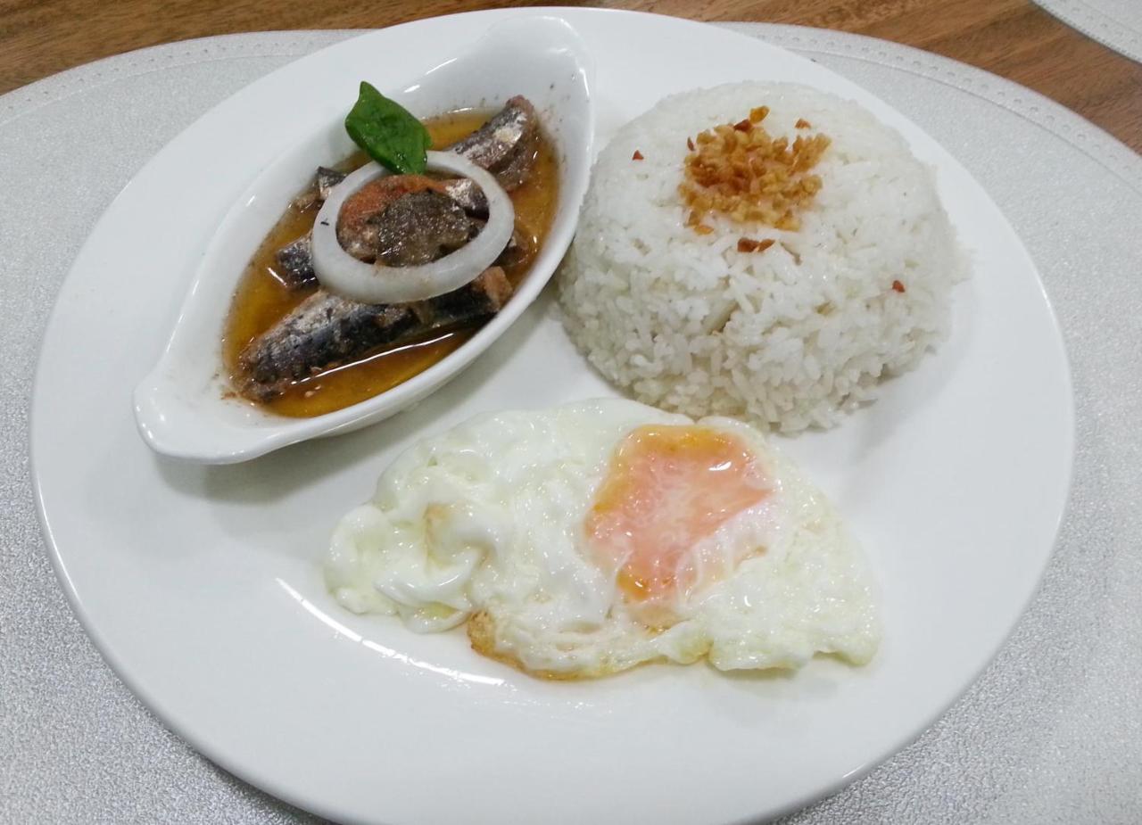 Mahogany Tourist Inn บาโคลอด ภายนอก รูปภาพ